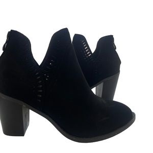TOP Moda size 8 black booties